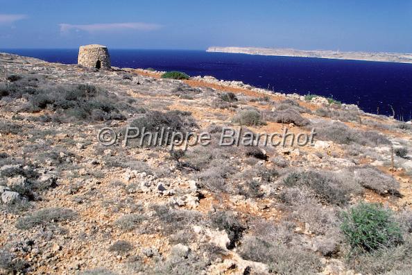 malte 46.jpg - Abri de chasseursPresqu'le de MarfaIle de GozoMalte
